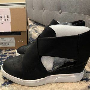 Journee Collection Womens Seena Round Toe Back Heel Zip Wedge Sneakers Black 10